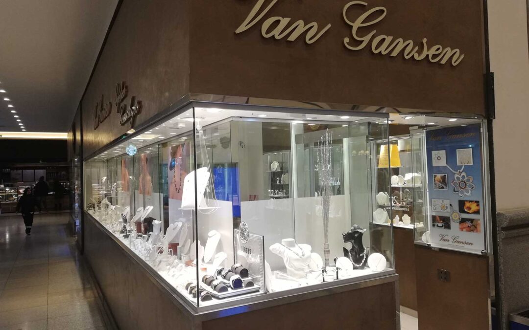 VAN GANSEN – Nuevo Centro Shopping